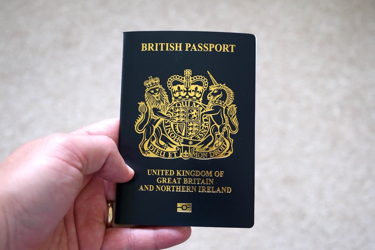 【2026年9月最新】イギリスETA申請と乗り継ぎ・入国審査を一気に解説