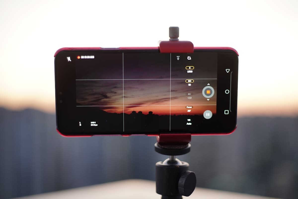 iPhoneのeSIMは何個まで?モデル別の上限と管理方法を解説