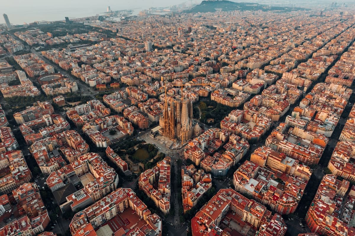 スペイン新婚旅行ガイド|おすすめ都市とモデルコース・費用の目安まで